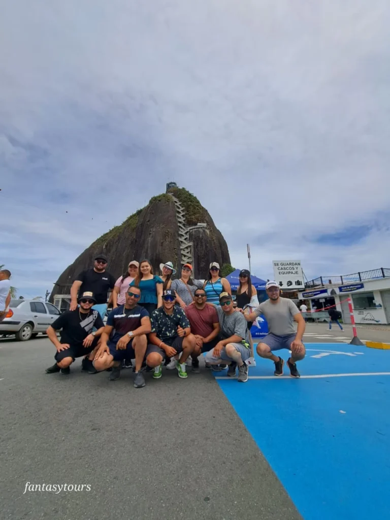 Tour A Guatapé Desde Medellín Con Visita A La Piedra El Peñón De Guatapé, ¡Viaja el viernes 26 de septiembre de 2025!